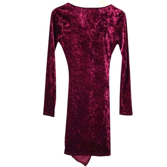Fab'rik Burgundy Red Velvet V-Neck Long Sleeve Mini Dress in Size Small - Picture 3 of 10